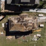 Więźba dachowa – jakie drewno wybrać?