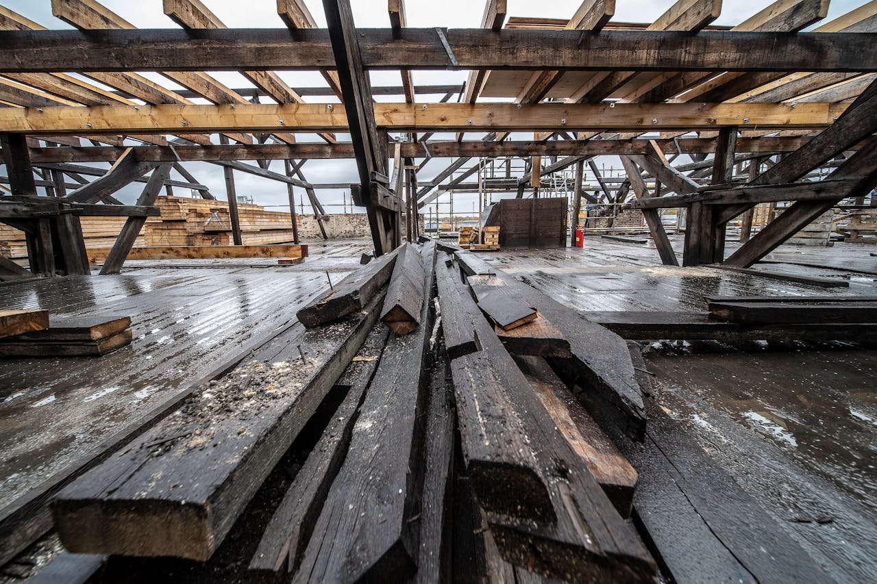 Ile schnie więźba dachowa?