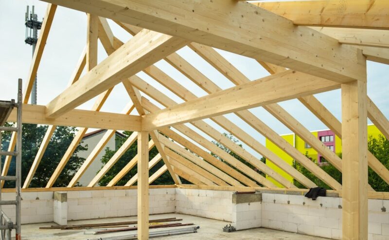 Kiedy zamawiać i montować więźbę dachową?